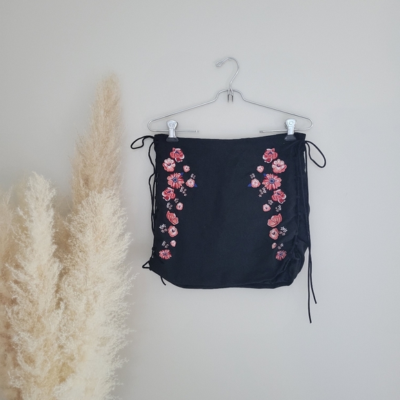 H&M Faux Suede Floral Mini Skirt Size 8 - Picture 5 of 6